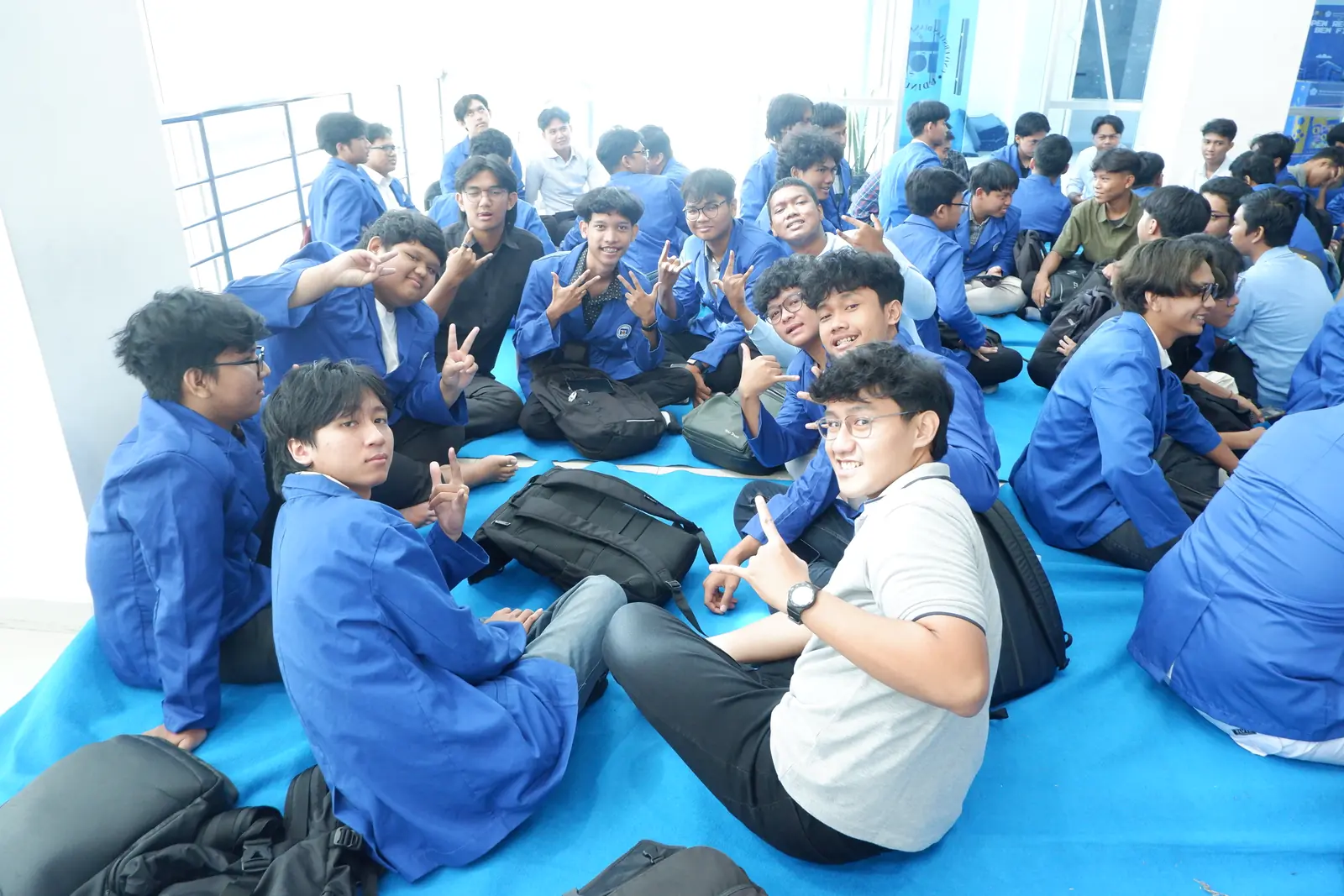 Menyimak sambil lesehan