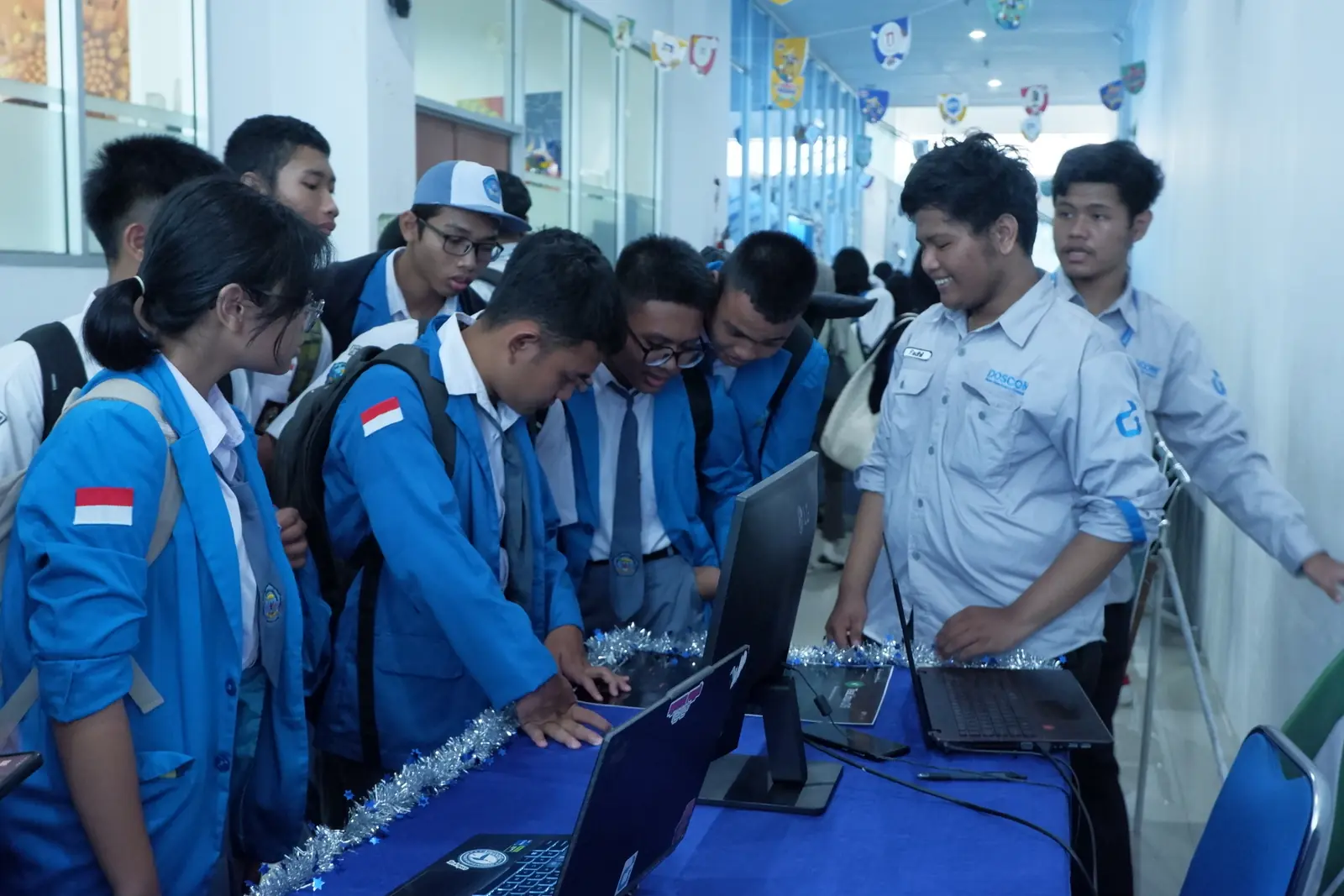 Workshop, semua buka laptop