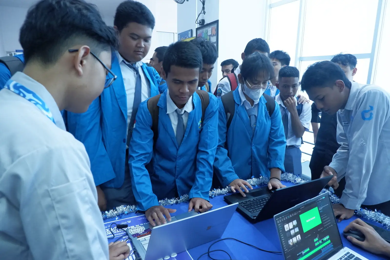 Praktik bareng, error bareng